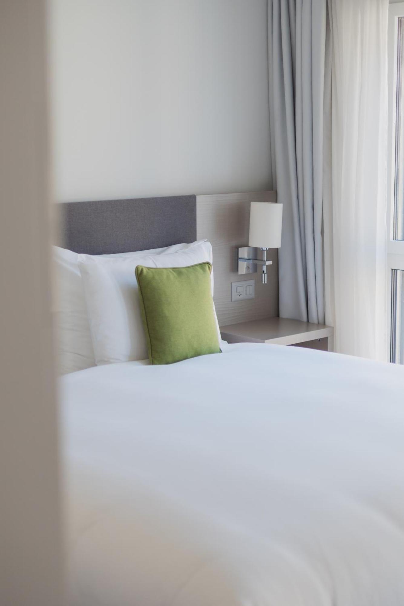 Base Nyon Hotel ภายนอก รูปภาพ
