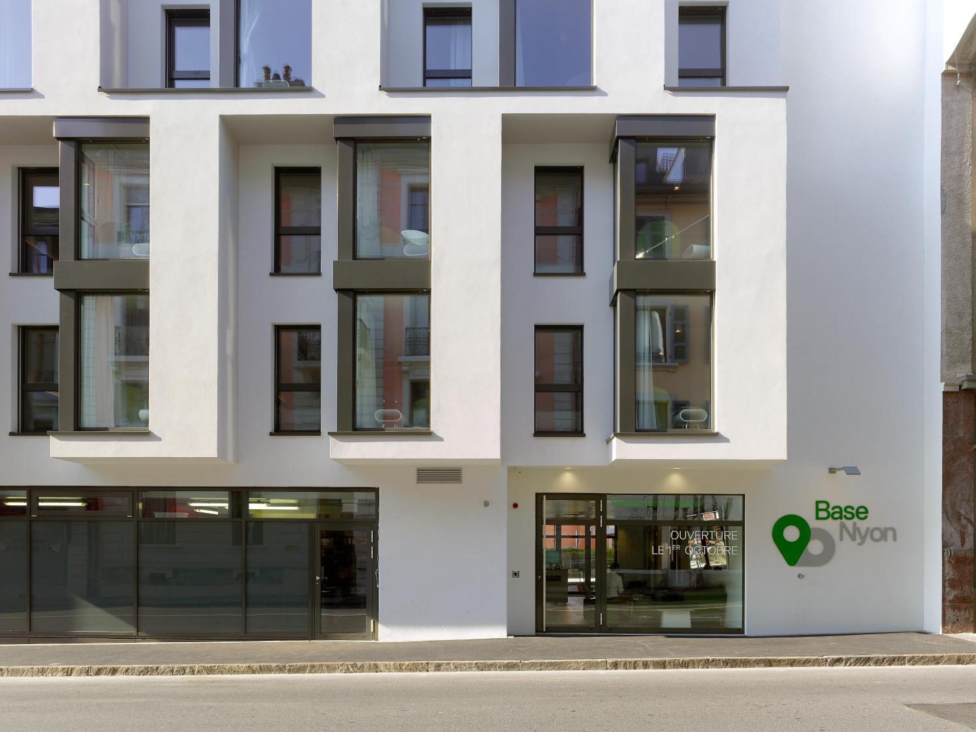 Base Nyon Hotel ภายนอก รูปภาพ