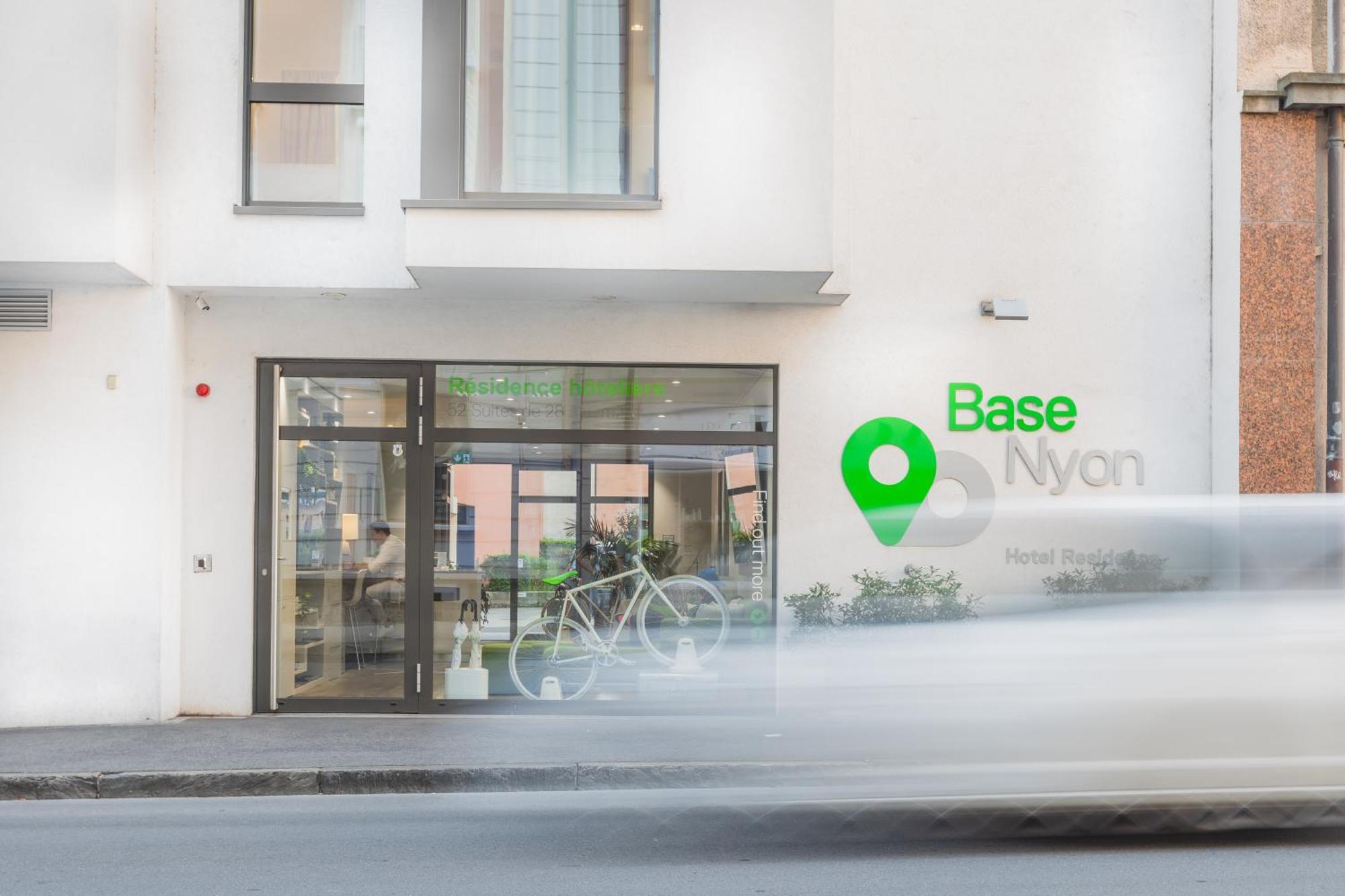 Base Nyon Hotel ภายนอก รูปภาพ