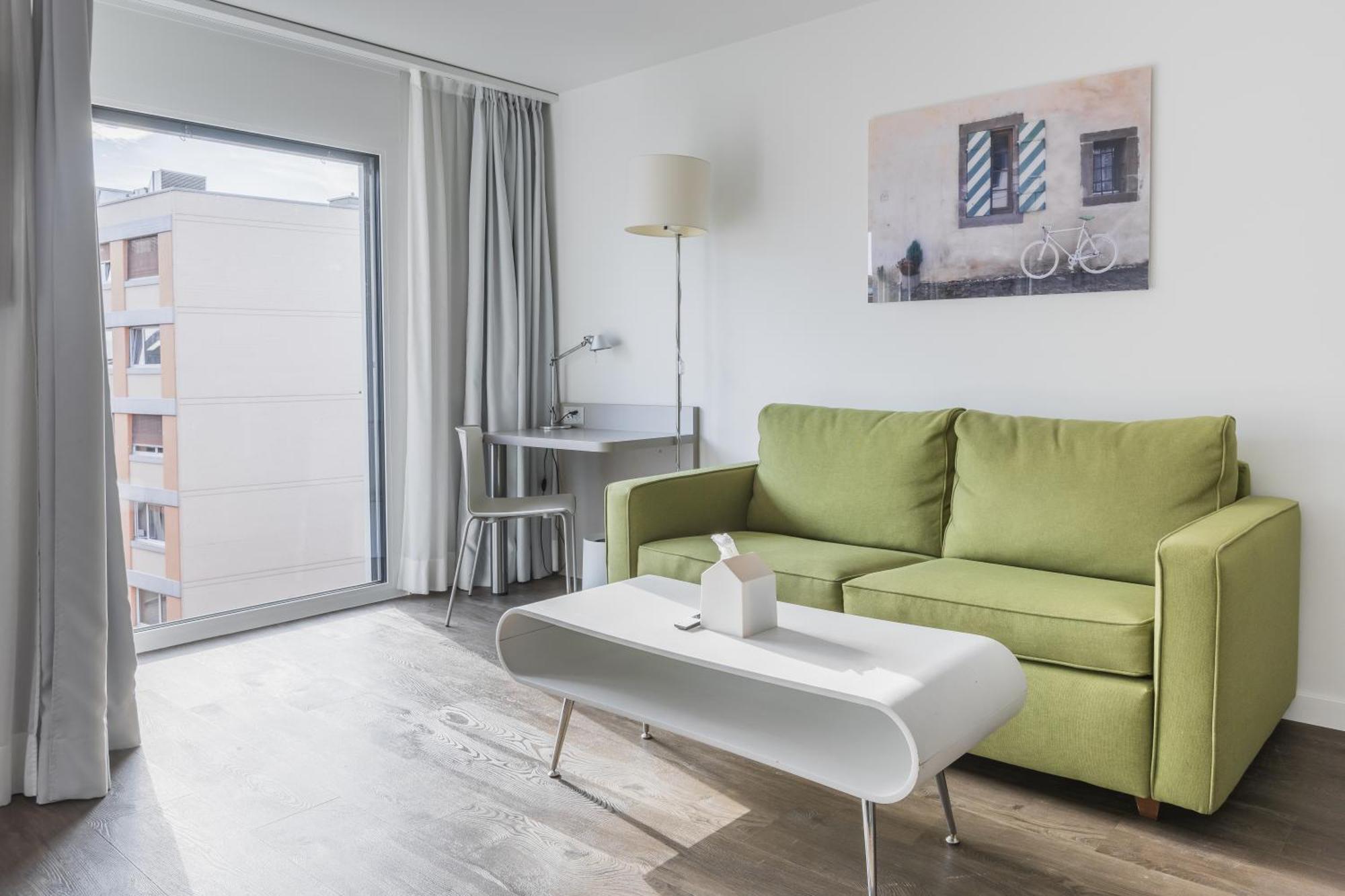 Base Nyon Hotel ภายนอก รูปภาพ