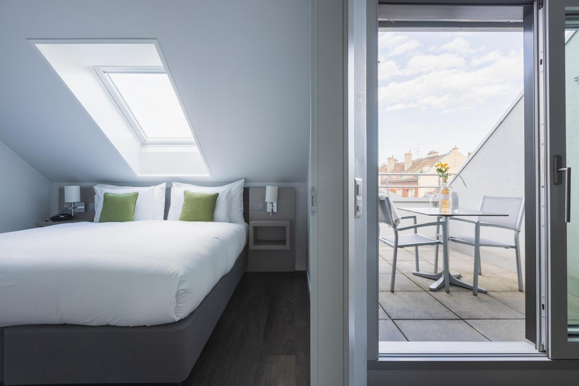 Base Nyon Hotel ภายนอก รูปภาพ