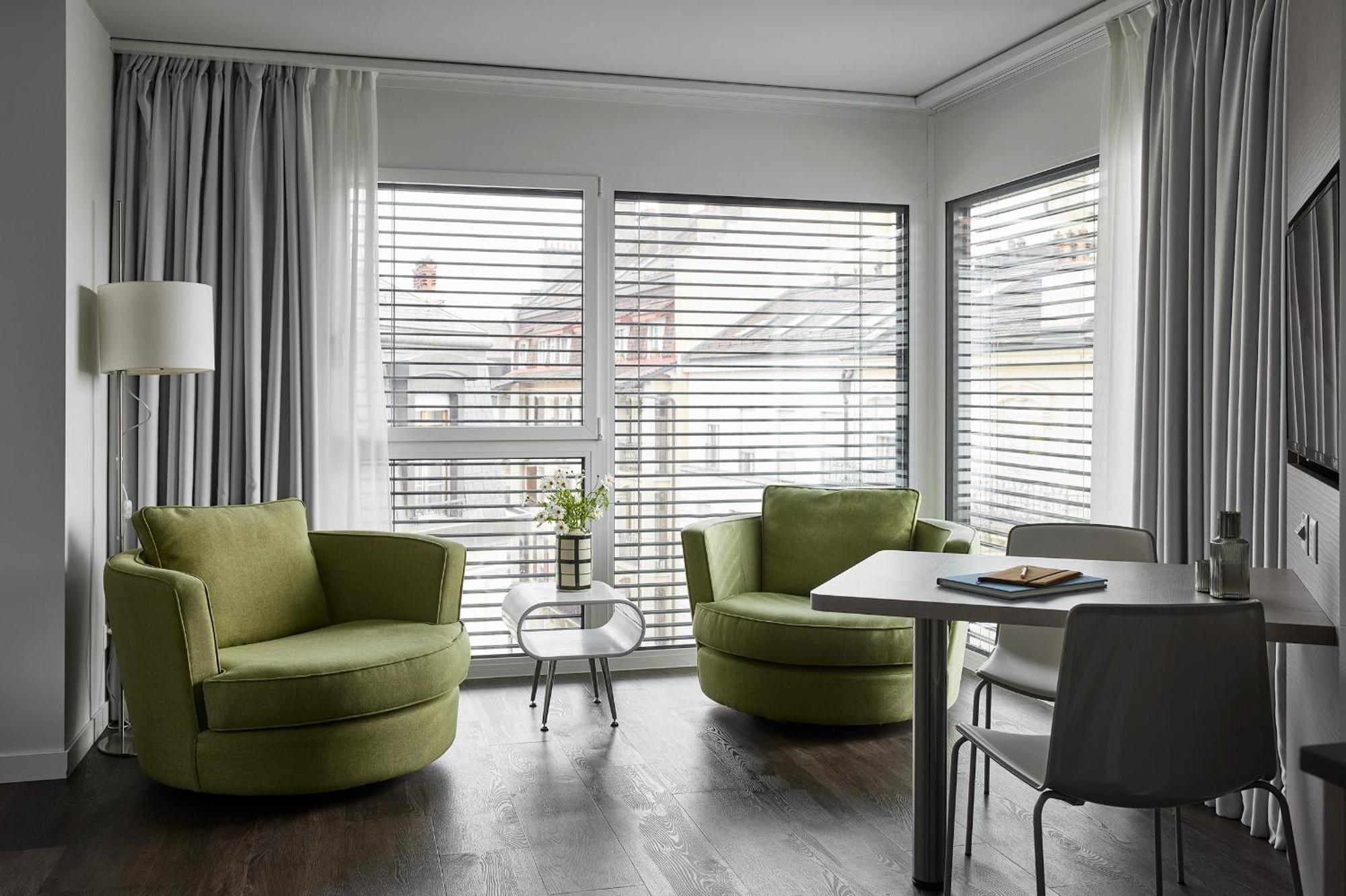 Base Nyon Hotel ภายนอก รูปภาพ