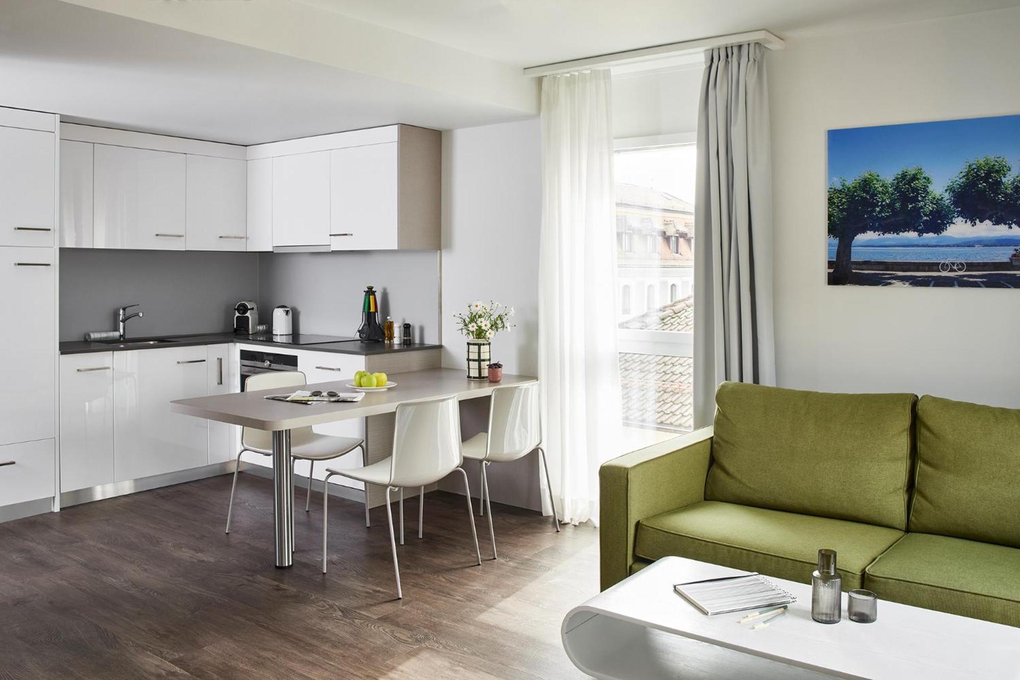 Base Nyon Hotel ภายนอก รูปภาพ