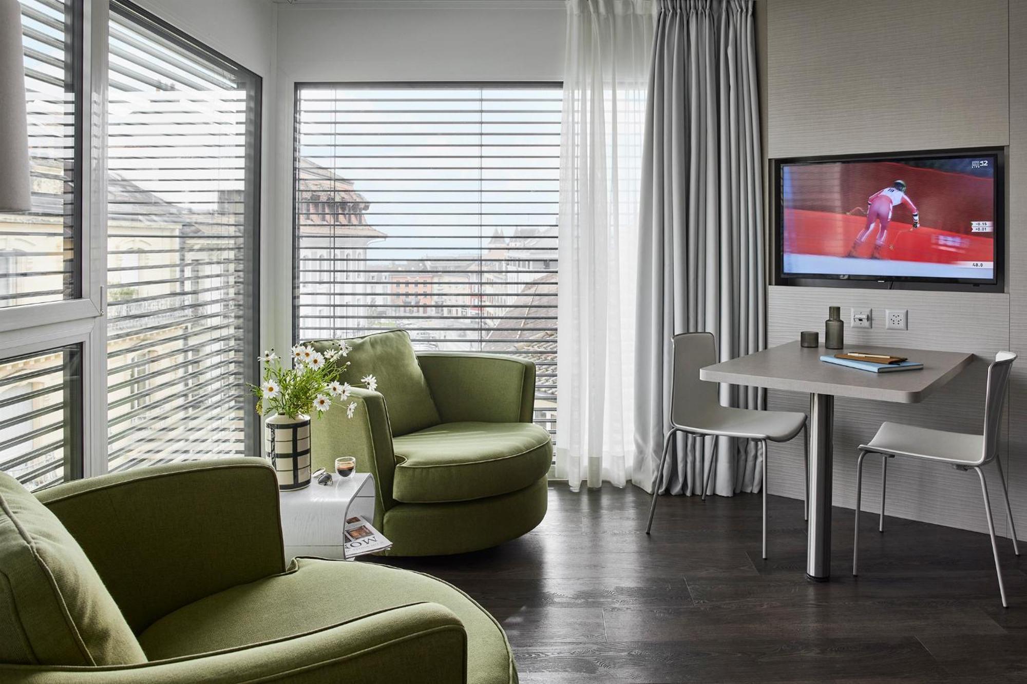 Base Nyon Hotel ภายนอก รูปภาพ