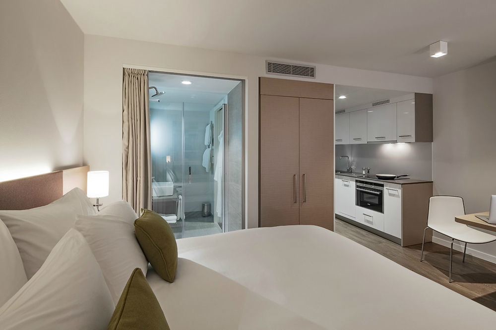 Base Nyon Hotel ภายนอก รูปภาพ