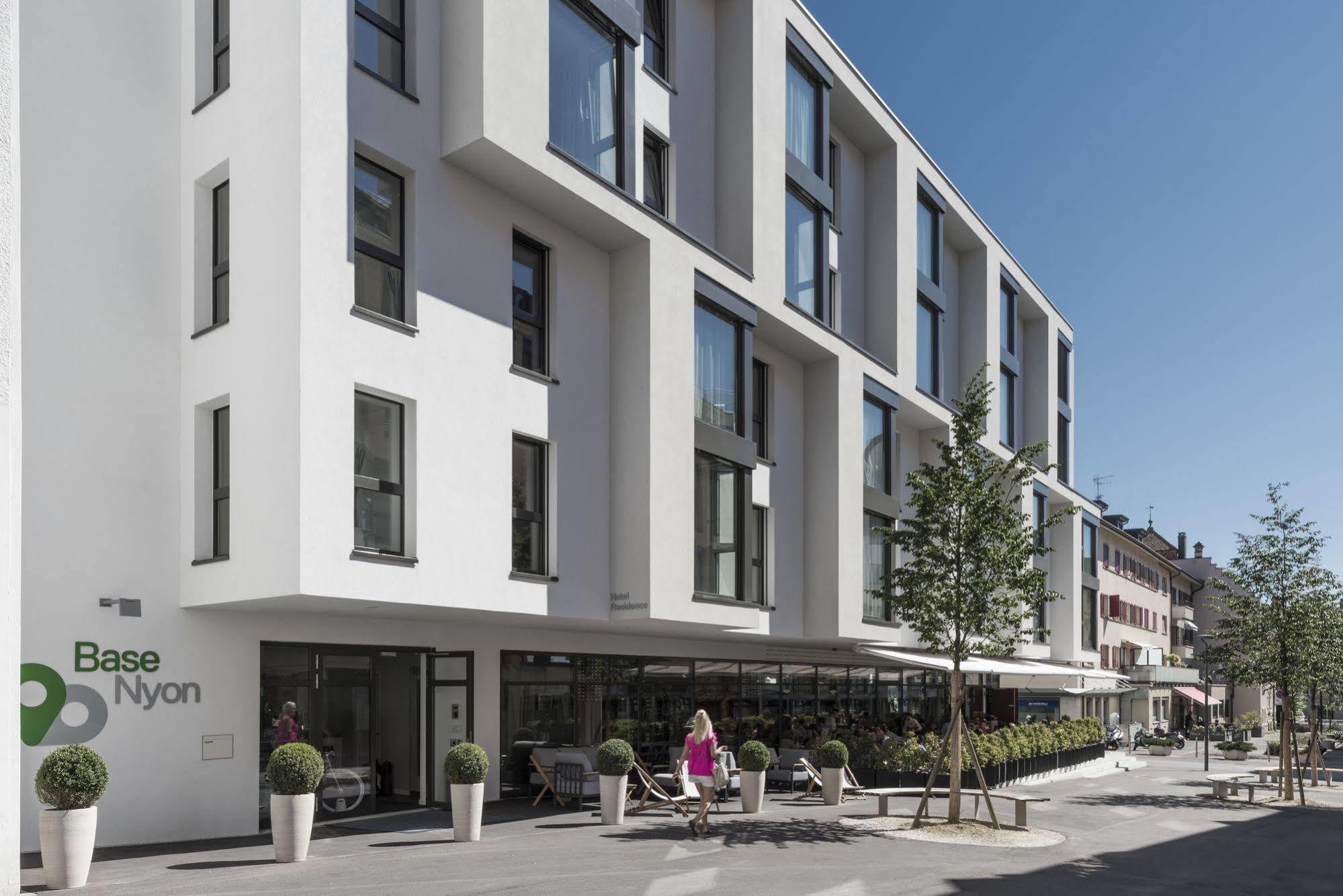Base Nyon Hotel ภายนอก รูปภาพ